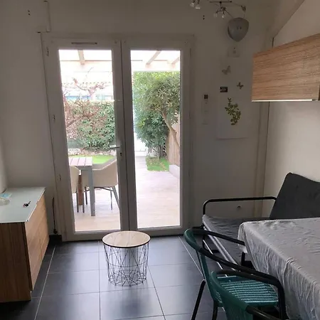 A Stone's Throw From The Sea! Holiday home *